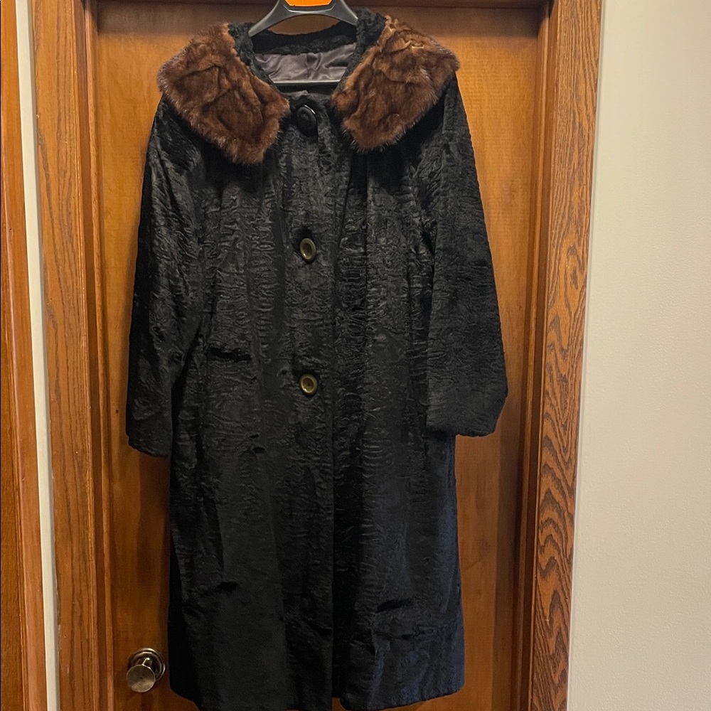 Vintage Elegant Black Coat with Faux Fur Collar